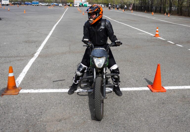 Motorcycle Driving Lessons: What Riders Need to Learn at the Driving ...
